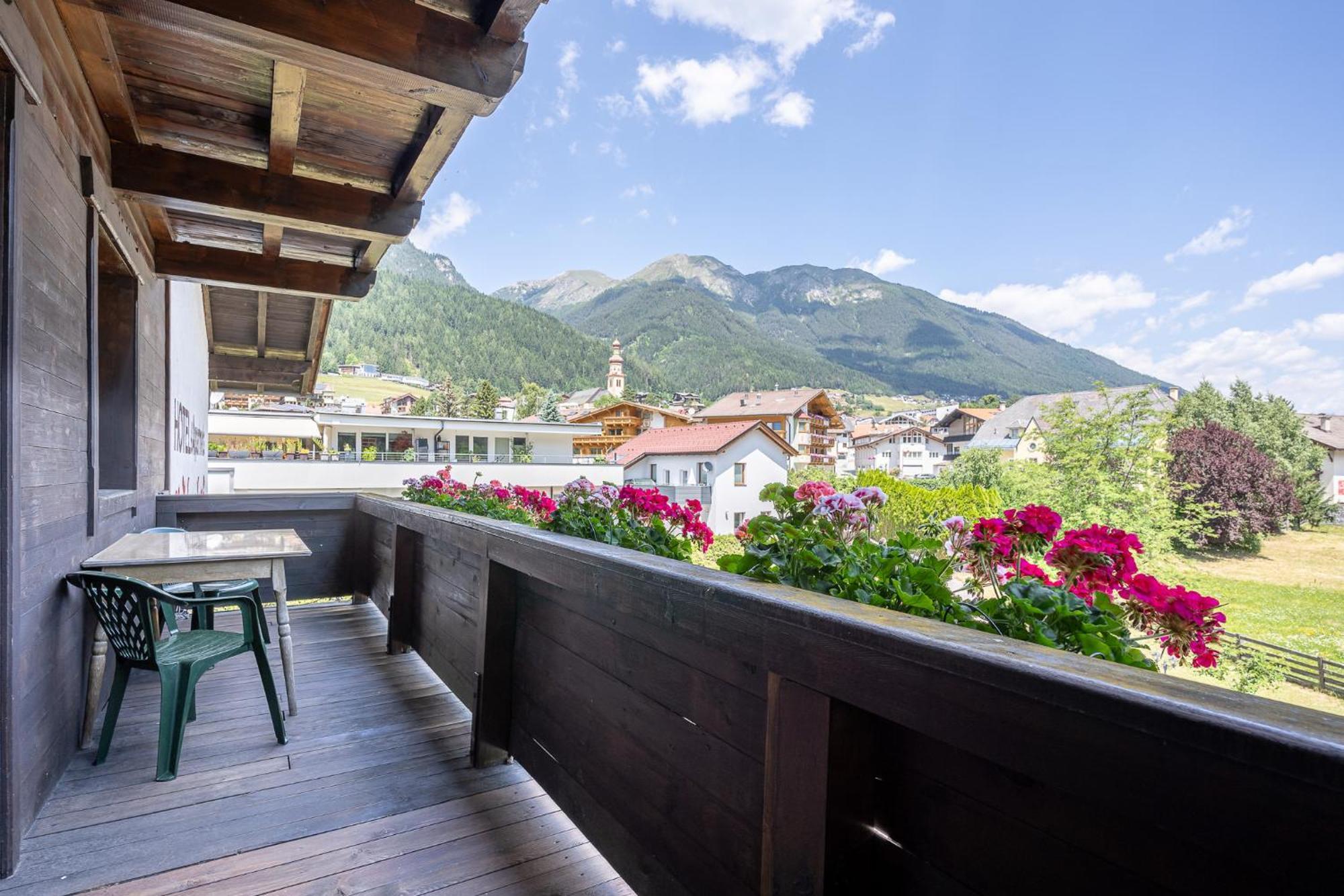 Hotel Eschenhof & Apartments Fulpmes Exterior photo