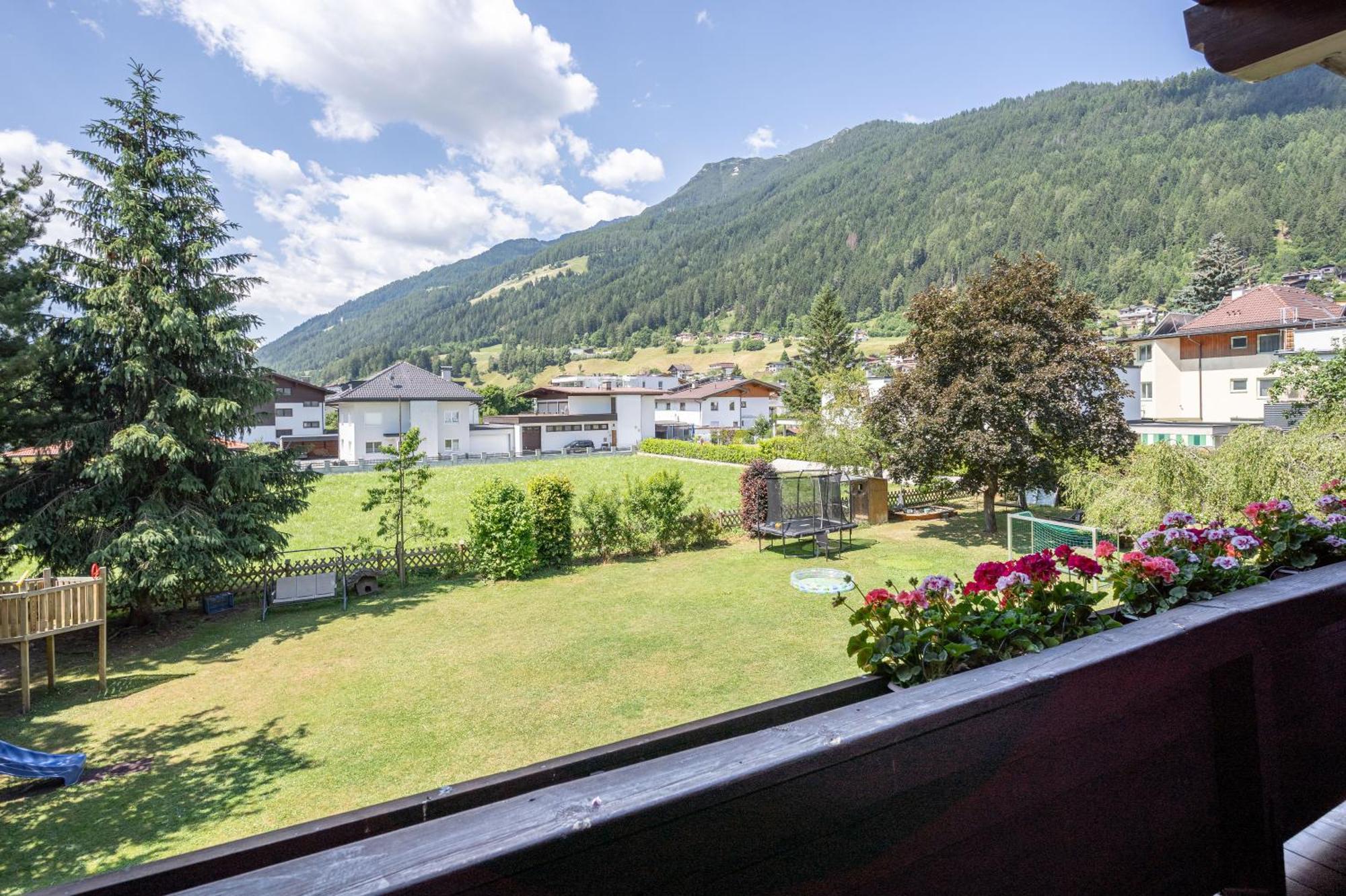 Hotel Eschenhof & Apartments Fulpmes Exterior photo